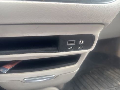 Used 2017 Chrysler Pacifica Touring image 28