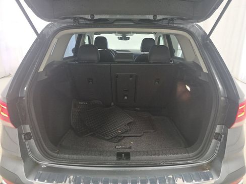 Used 2023 Volkswagen Taos SE w/ Panoramic Sunroof Package FWD image 10