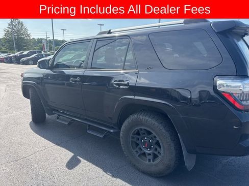 Used 2022 Toyota 4Runner SR5 Premium w/ Moonroof Package RWD image 5