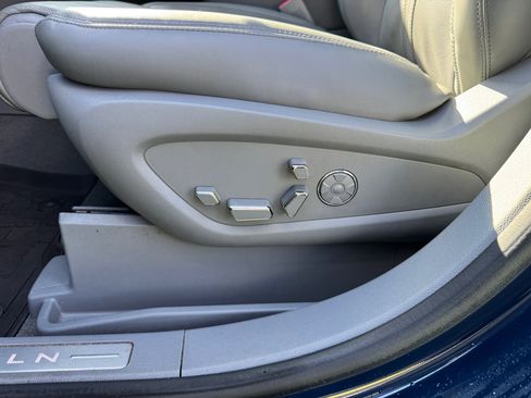 Used 2019 Lincoln Nautilus Reserve w/ Driver Assistance Package image 17