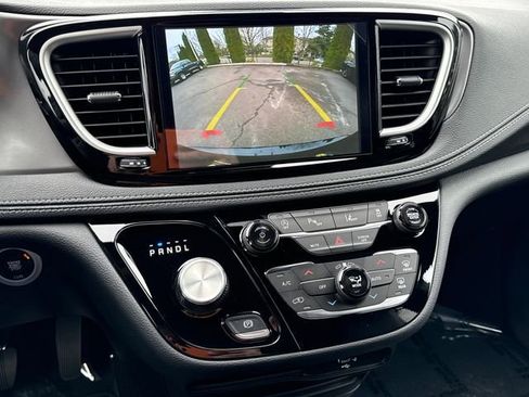New 2026 Chrysler Pacifica Select AWD/4WD image 30