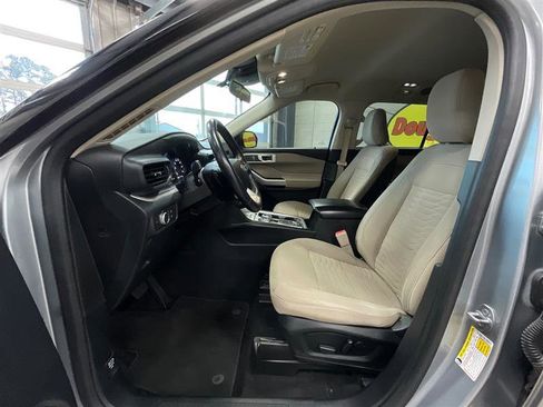 Used 2020 Ford Explorer XLT w/ Class III Trailer Tow Package AWD/4WD image 11