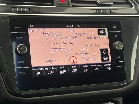 Used 2018 Volkswagen Tiguan SEL FWD image 25