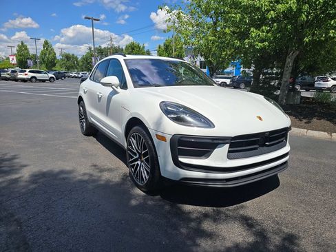 Used 2023 Porsche Macan AWD/4WD image 11