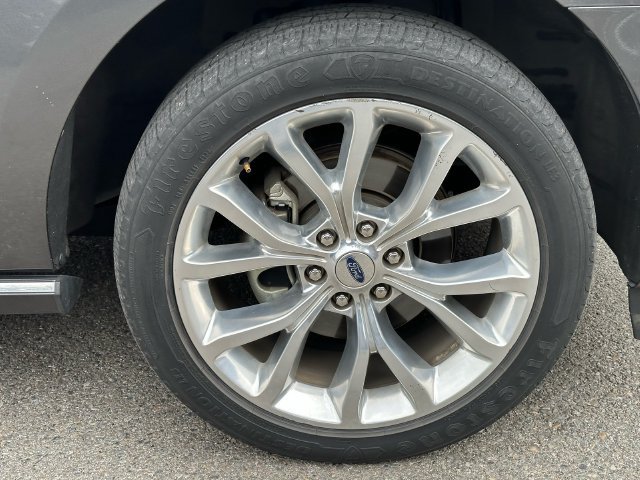 Used 2019 Ford Expedition Limited w/ Equipment Group 302A AWD/4WD image 15
