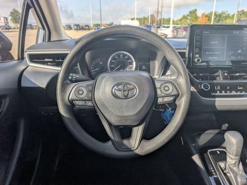 Used 2022 Toyota Corolla LE FWD image 22