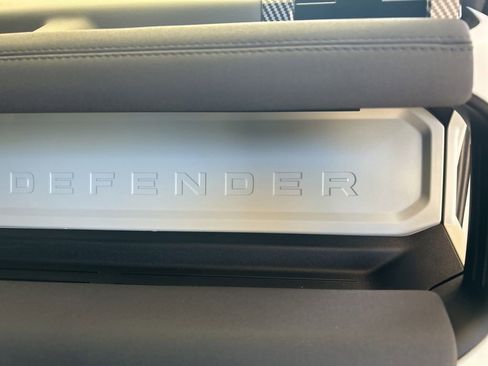Used 2023 Land Rover Defender 110 X-Dynamic SE image 31