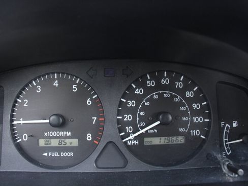 Used 2002 Toyota Corolla LE FWD image 7
