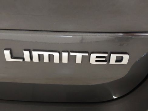 Used 2024 Jeep Grand Cherokee L Limited w/ Luxury Tech Group II image 33