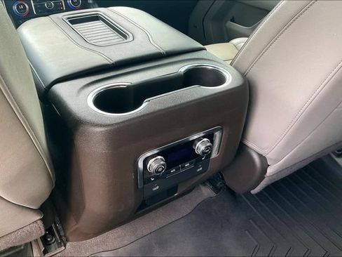 Used 2022 GMC Yukon SLT w/ SLT Premium Package AWD/4WD image 35