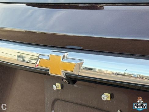 Used 2023 Chevrolet Traverse LT image 10