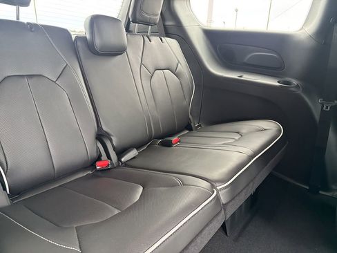 New 2026 Chrysler Pacifica Limited image 34