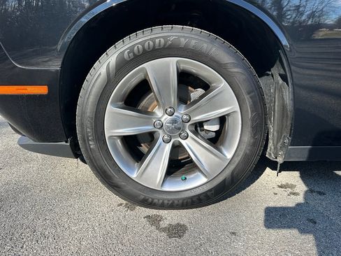 Used 2021 Dodge Challenger SXT image 31