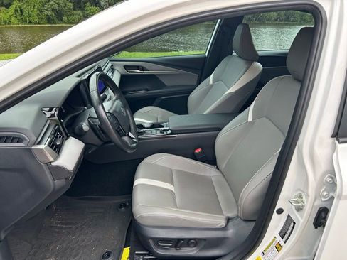 Used 2025 Toyota Camry SE FWD image 15