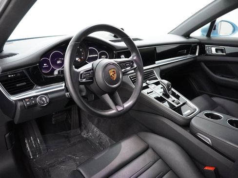 Certified 2023 Porsche Panamera image 4