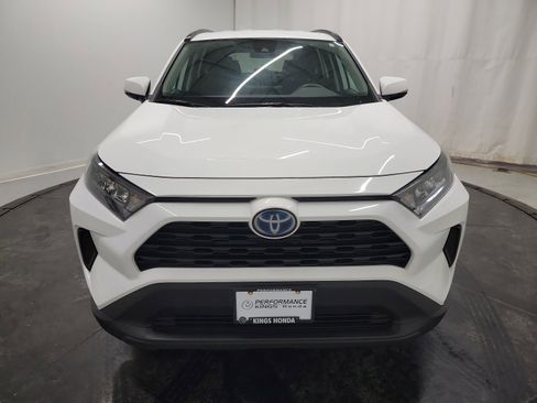 Used 2021 Toyota RAV4 LE image 2