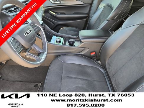 Used 2025 Jeep Grand Cherokee L Laredo image 18