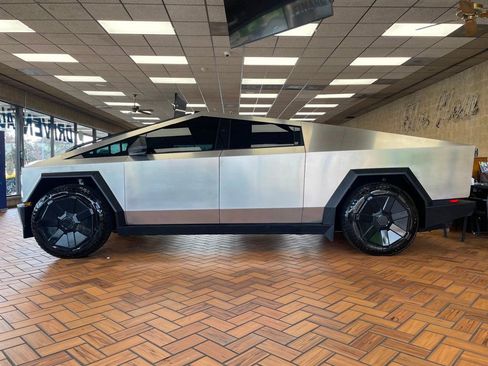 Used 2024 Tesla Cybertruck Cyberbeast AWD/4WD image 5
