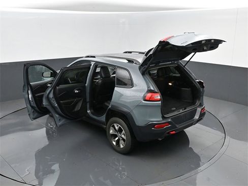 Used 2015 Jeep Cherokee Trailhawk w/ Comfort/Convenience Group image 30