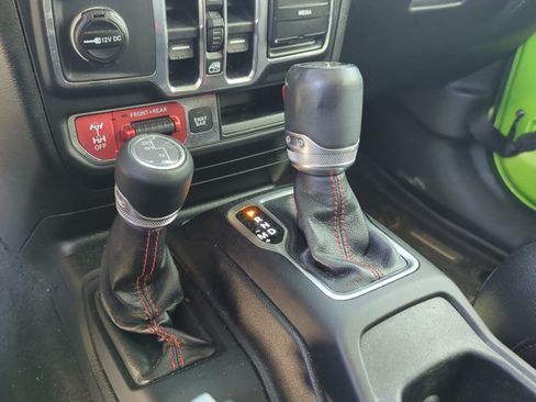 Used 2018 Jeep Wrangler Unlimited Rubicon AWD/4WD image 10