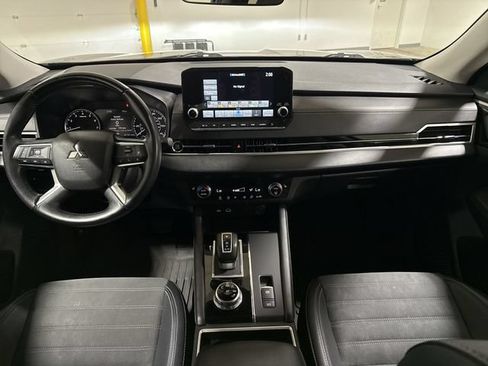 Used 2024 Mitsubishi Outlander SE FWD image 10