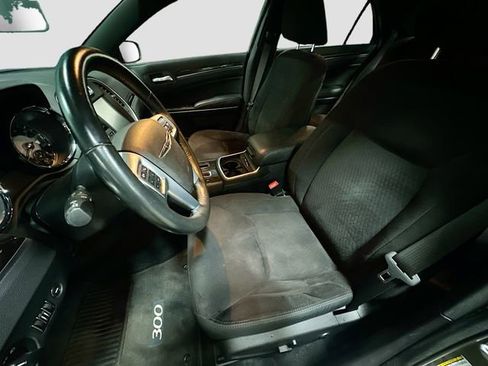 Used 2011 Chrysler 300 Base image 20