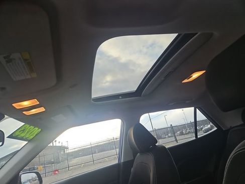 Used 2023 Hyundai Venue SEL image 21