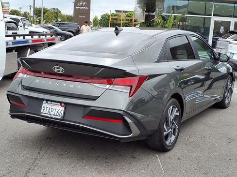 Certified 2025 Hyundai Elantra Sport FWD image 4