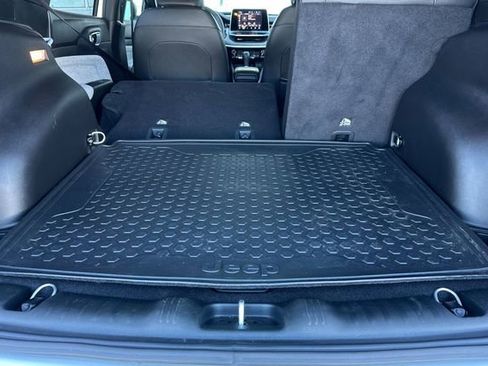 Used 2025 Jeep Compass Latitude w/ Convenience Group image 17