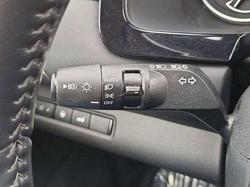 Used 2024 Nissan Pathfinder SL image 43