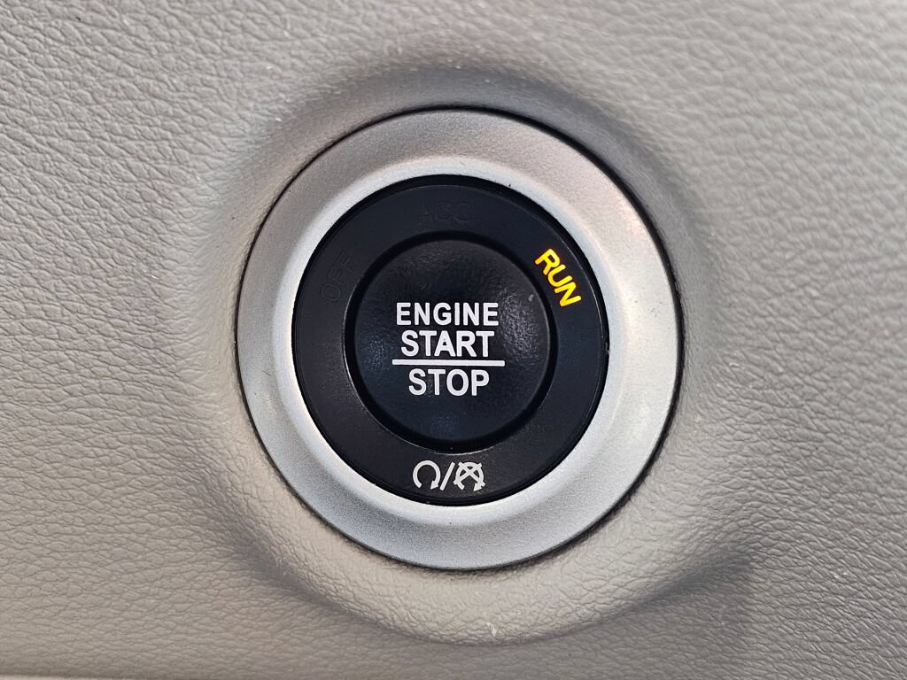 Used 2024 Chrysler Pacifica Touring-L FWD image 22
