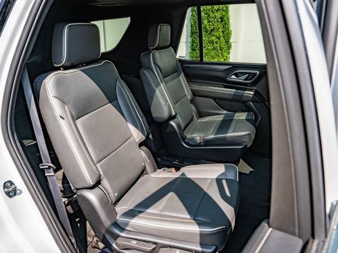 Used 2024 GMC Yukon SLT w/ SLT Luxury Package AWD/4WD image 51