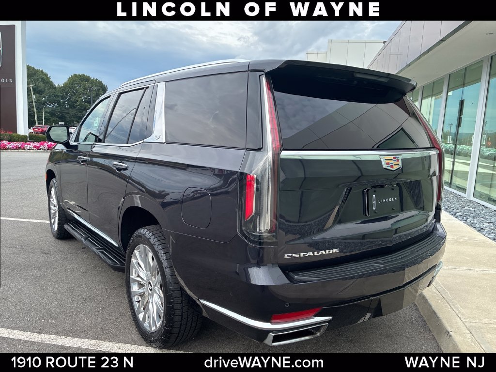 Used 2023 Cadillac Escalade Premium Luxury w/ LPO, Floor Liner Package AWD/4WD image 3