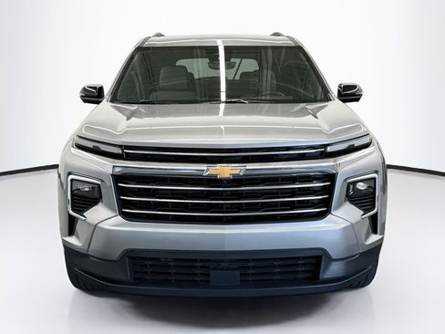Used 2026 Chevrolet Traverse LT w/ Driver Confidence Package FWD image 2