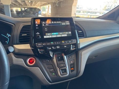 Used 2019 Honda Odyssey EX image 9