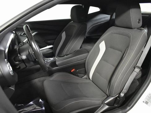 Used 2021 Chevrolet Camaro LT image 9