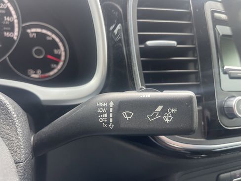 Used 2013 Volkswagen Beetle TDI image 28