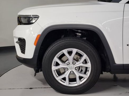 Used 2024 Jeep Grand Cherokee Altitude AWD/4WD image 11