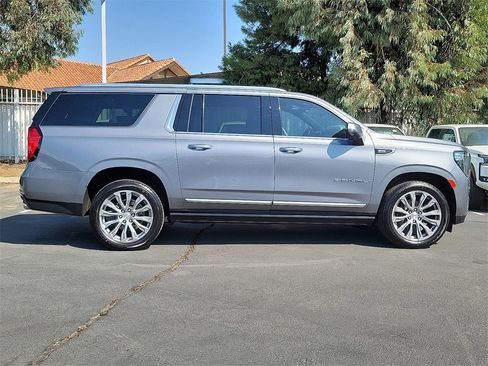 Used 2022 GMC Yukon XL Denali w/ Denali Premium Package image 31