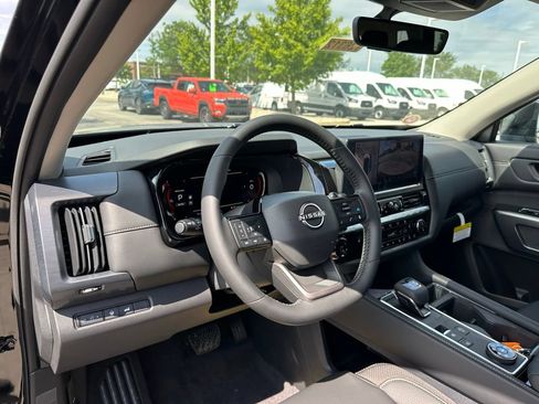 New 2026 Nissan Pathfinder SL AWD/4WD image 19