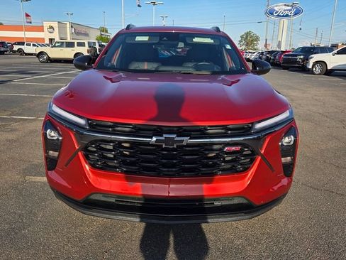 Used 2024 Chevrolet Trax RS w/ Driver Confidence Package FWD image 2