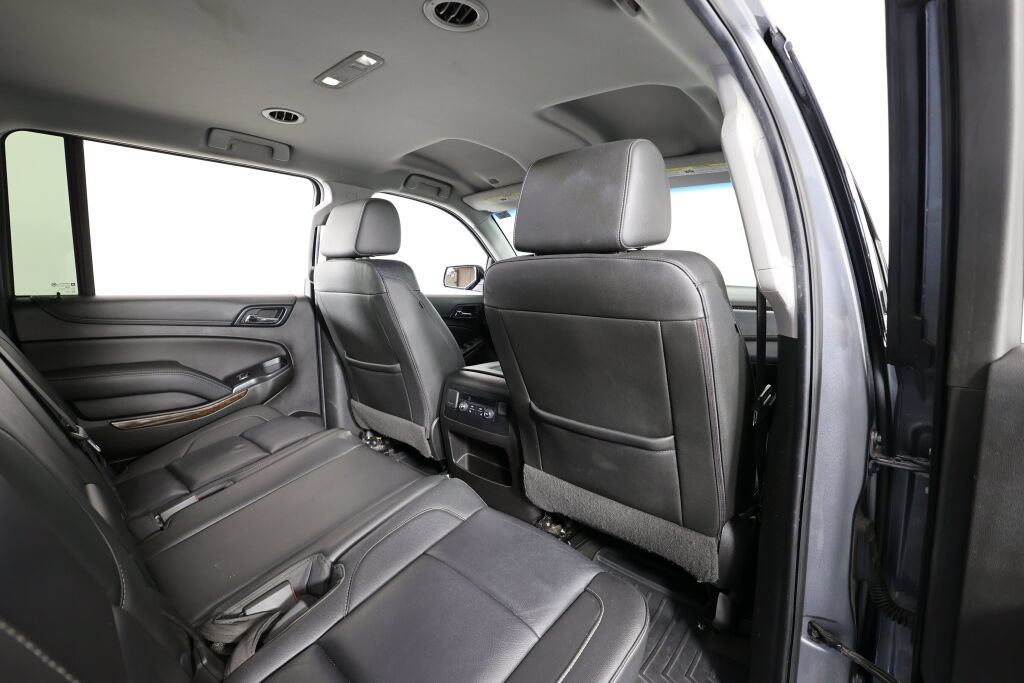 Used 2018 Chevrolet Suburban LT w/ Luxury Package RWD image 20