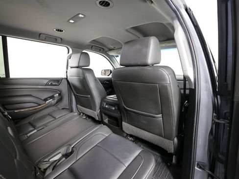 Used 2018 Chevrolet Suburban LT w/ Luxury Package RWD image 20