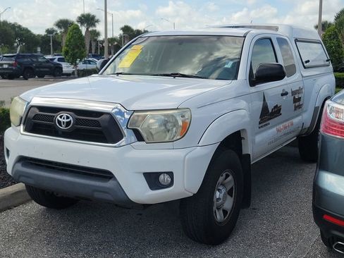 Used 2015 Toyota Tacoma PreRunner w/ SR5 Package RWD image 2