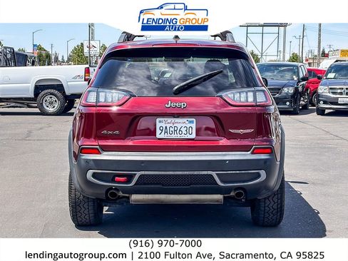 Used 2019 Jeep Cherokee Trailhawk AWD/4WD image 3