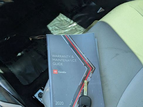 Used 2020 Toyota Corolla LE FWD image 25