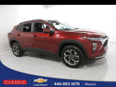 Certified 2024 Chevrolet Trax LT w/ Driver Confidence Package FWD image 1