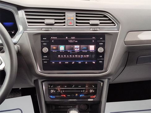 Used 2022 Volkswagen Tiguan SE image 30