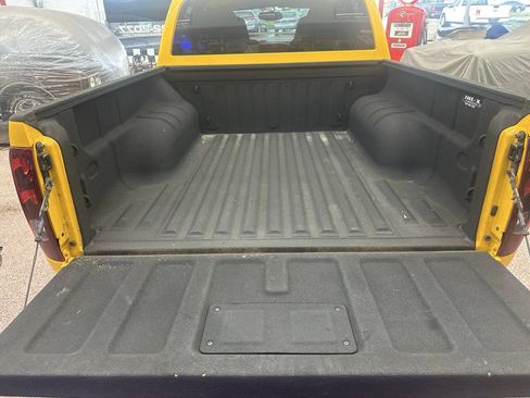 Used 2004 Chevrolet Colorado LS RWD image 17