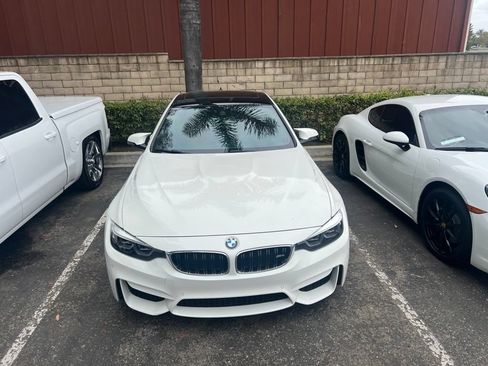 Used 2019 BMW M4 Coupe w/ Executive Package RWD image 17